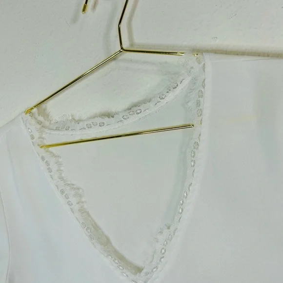 Unbranded White V-Neck Blouse with Lace Trim - Size Large Lightweight Top - Picture 4 of 7
